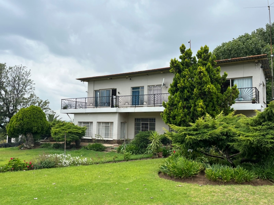 6 Bedroom Property for Sale in Ladybrand Rural Free State